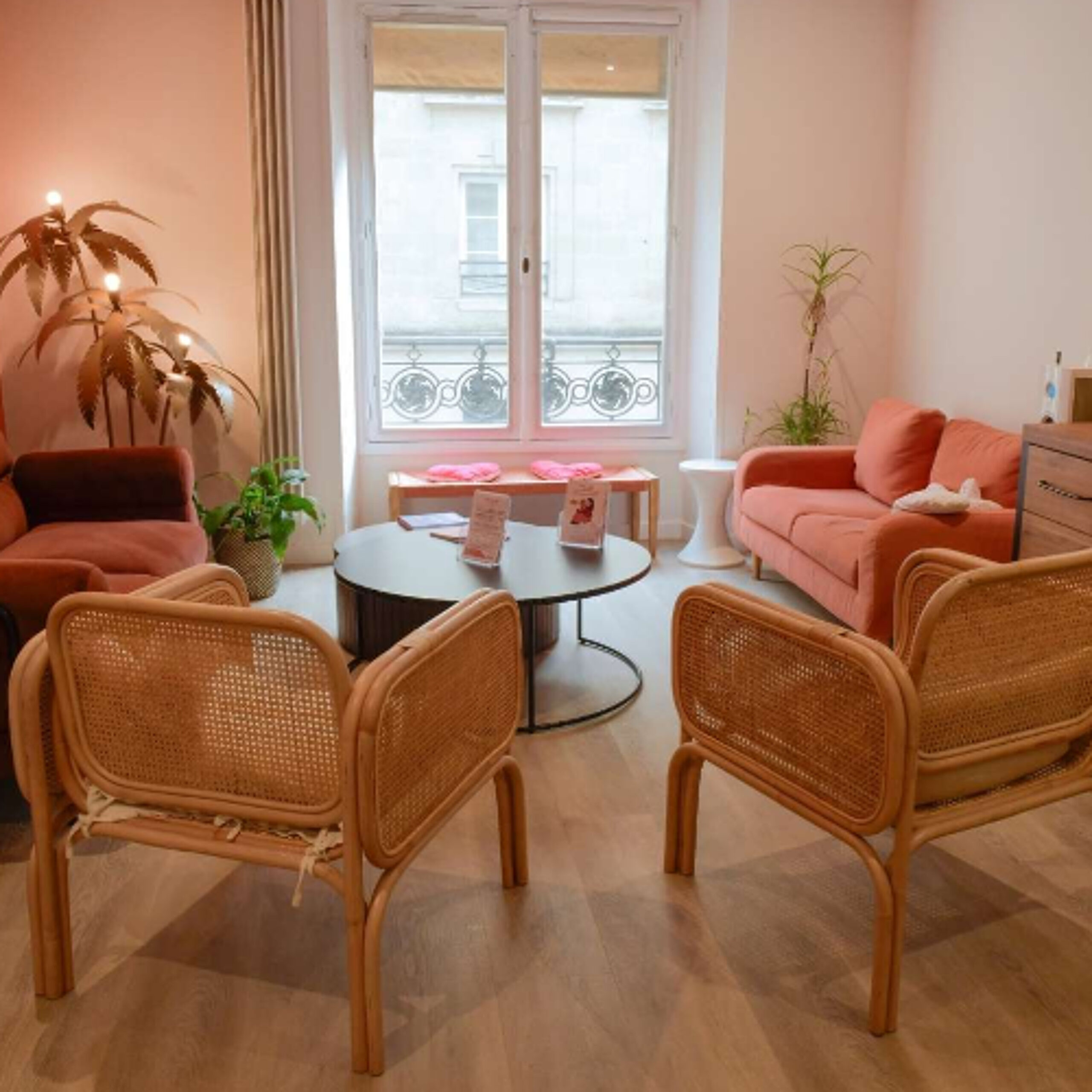 [Café Campus] Une maison pour les femmes atteintes de cancer – Interview episode artwork